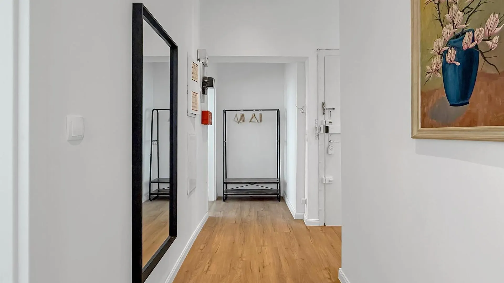 Design Suite 2 Bedrooms Living Room And Balcony Ганновер